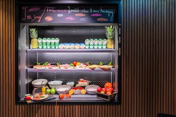 moxy berlin airport a marriott hotel
