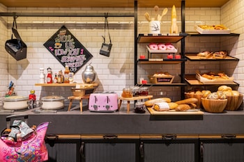 moxy berlin airport a marriott hotel