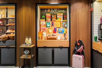 moxy berlin airport a marriott hotel