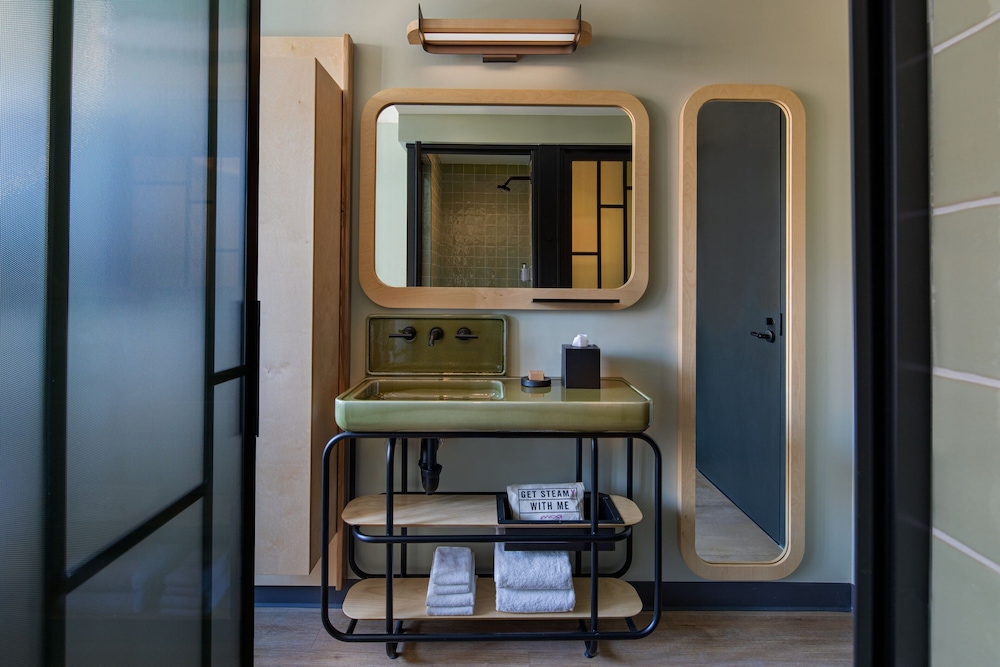 moxy brooklyn willamsburg