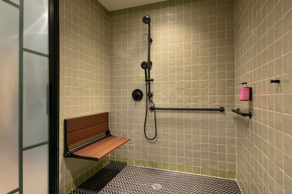 moxy brooklyn willamsburg