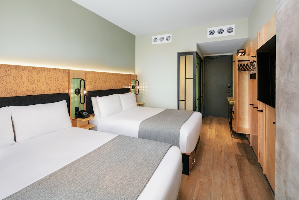 moxy brooklyn willamsburg