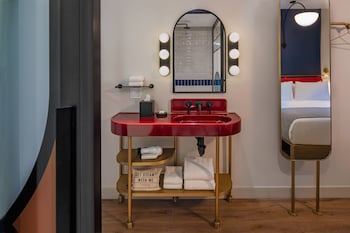 moxy nyc lower east side a marriott hotel