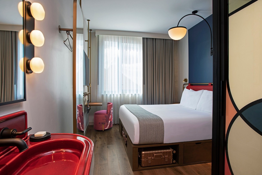 moxy nyc lower east side a marriott hotel