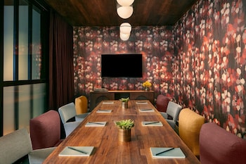 moxy nyc lower east side a marriott hotel