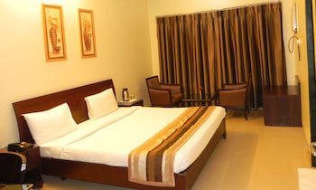 hotel reeva suites