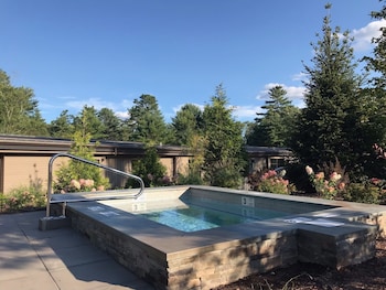 the bradstan boutique hotel