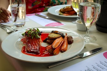the bradstan boutique hotel