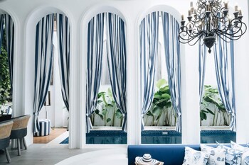 luxurious 3br villa muzo with pool by azure near w