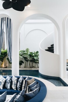 luxurious 3br villa muzo with pool by azure near w