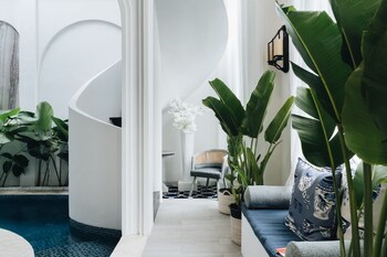 luxurious 3br villa muzo with pool by azure near w