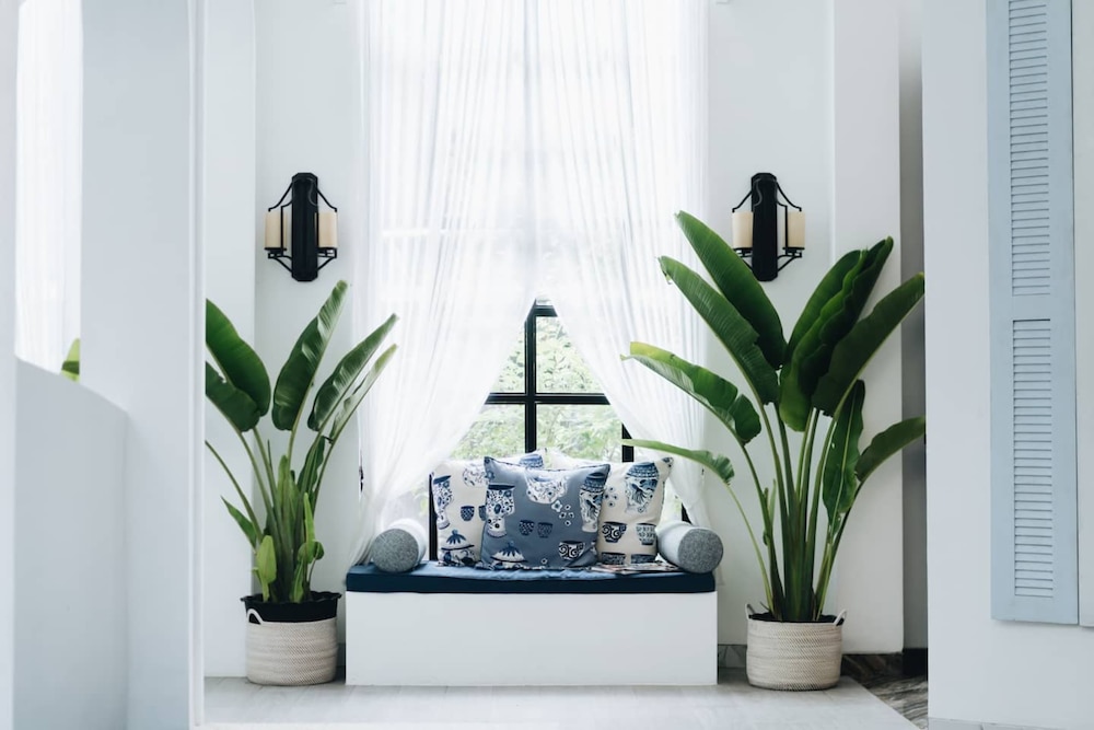 luxurious 3br villa muzo with pool by azure near w