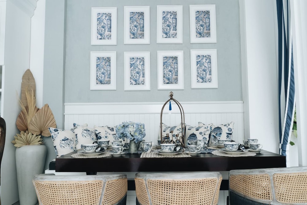 luxurious 3br villa muzo with pool by azure near w