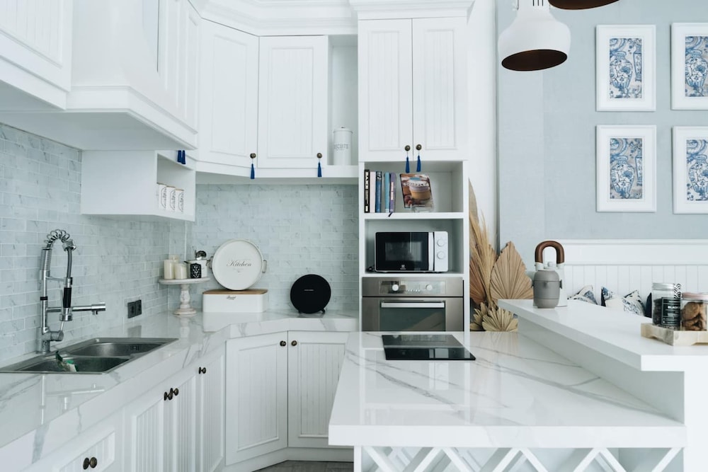 luxurious 3br villa muzo with pool by azure near w