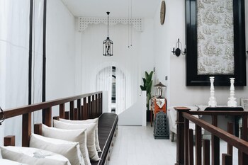 luxurious 3br villa muzo with pool by azure near w