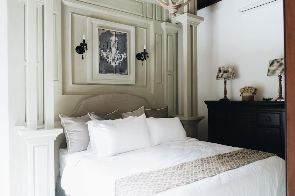 luxurious 3br villa muzo with pool by azure near w