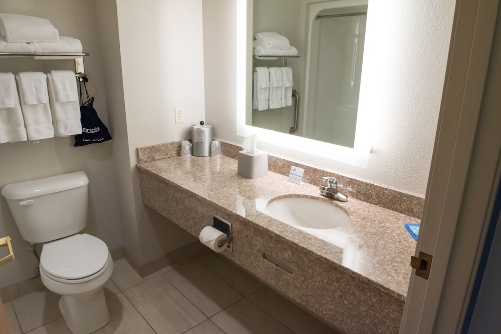 holiday inn express and suites elkhart an ihg hotel