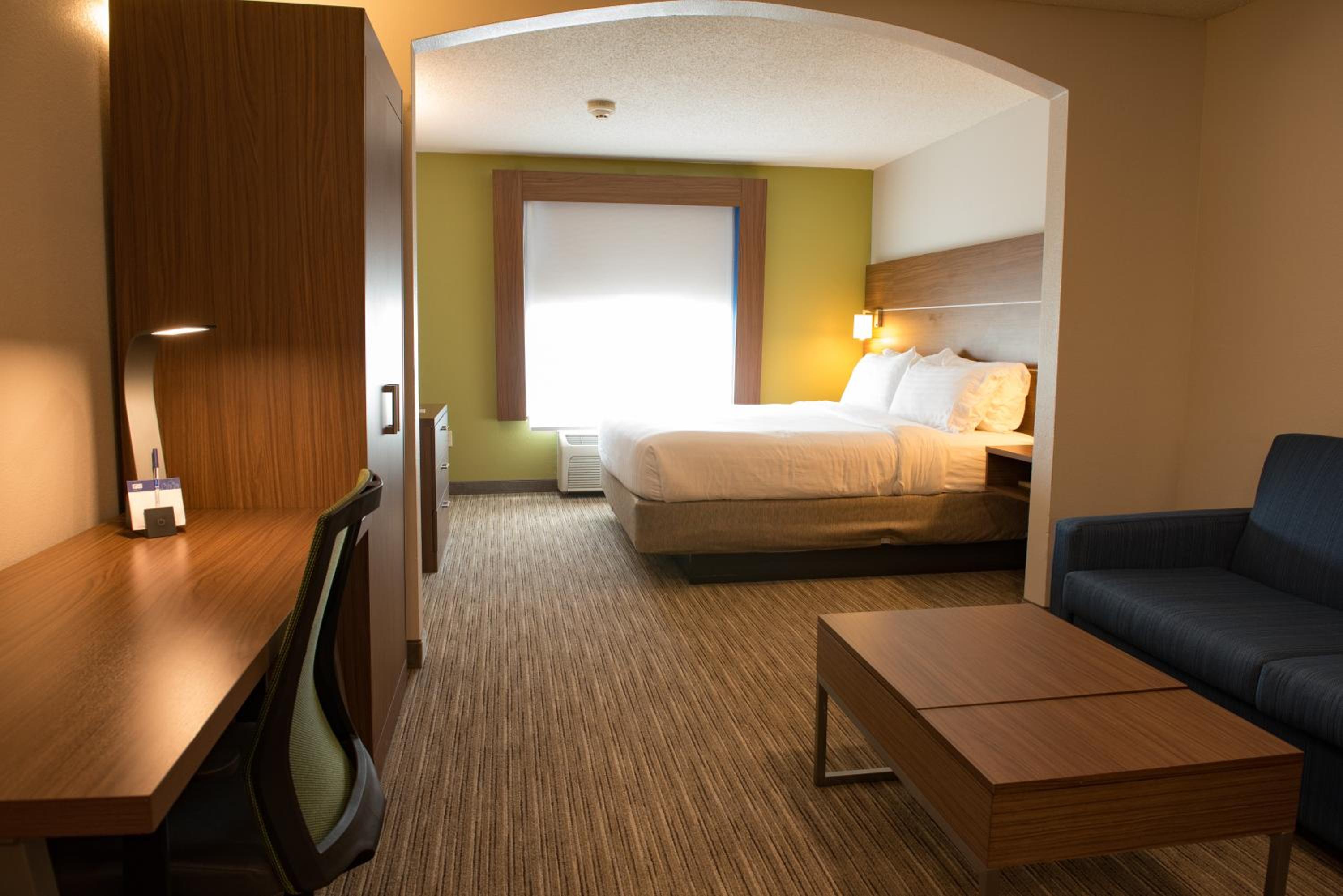 holiday inn express and suites elkhart an ihg hotel