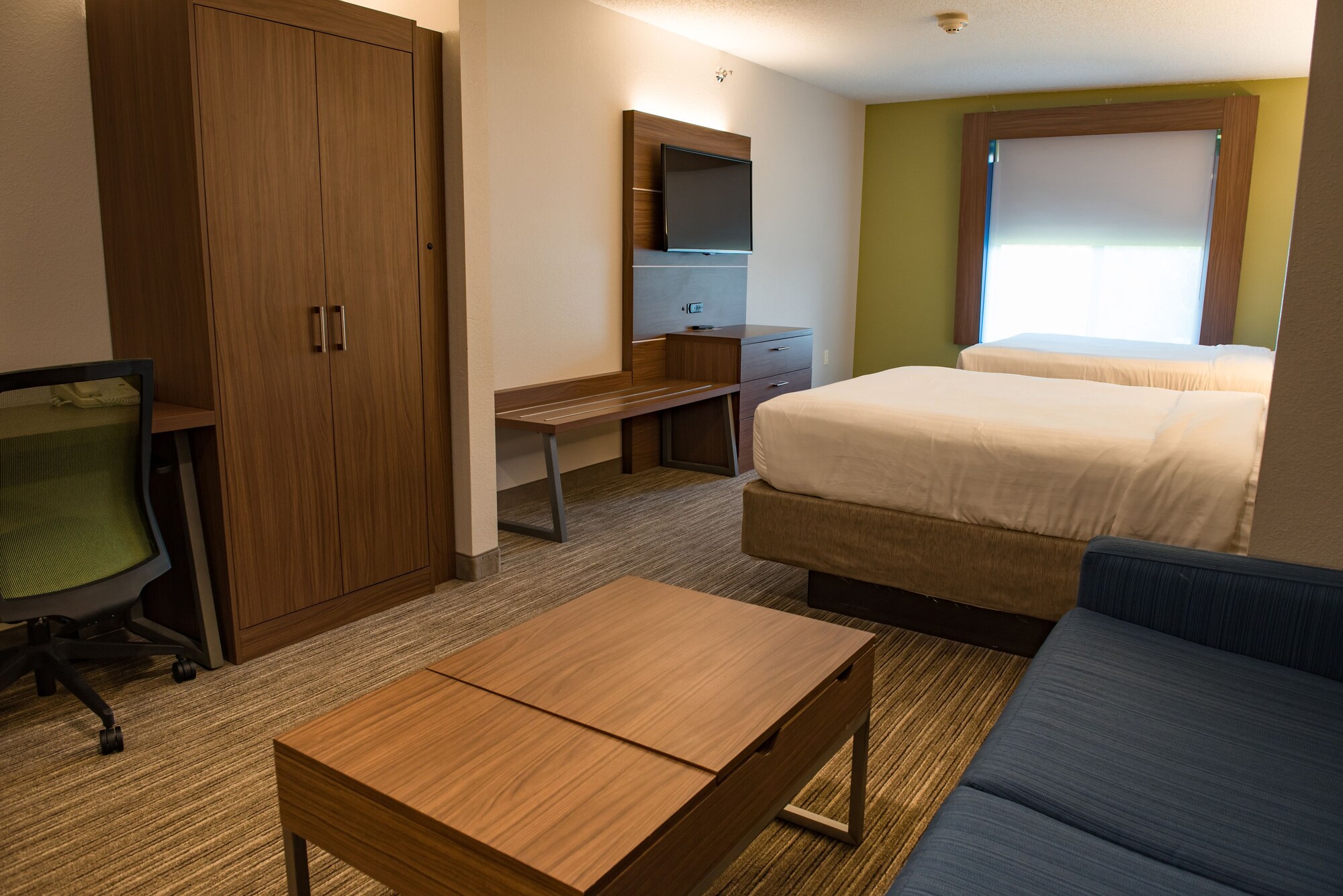 holiday inn express and suites elkhart an ihg hotel