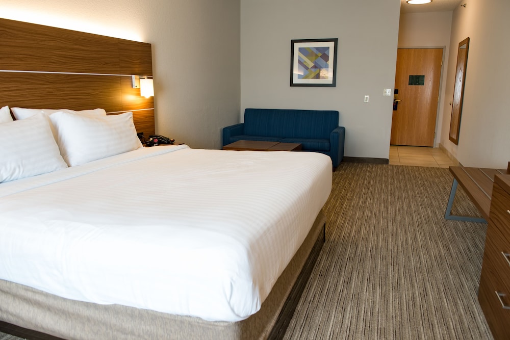 holiday inn express and suites elkhart an ihg hotel