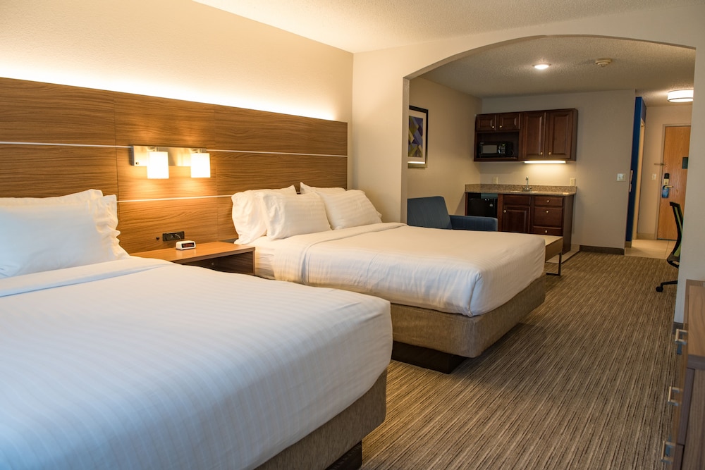 holiday inn express and suites elkhart an ihg hotel