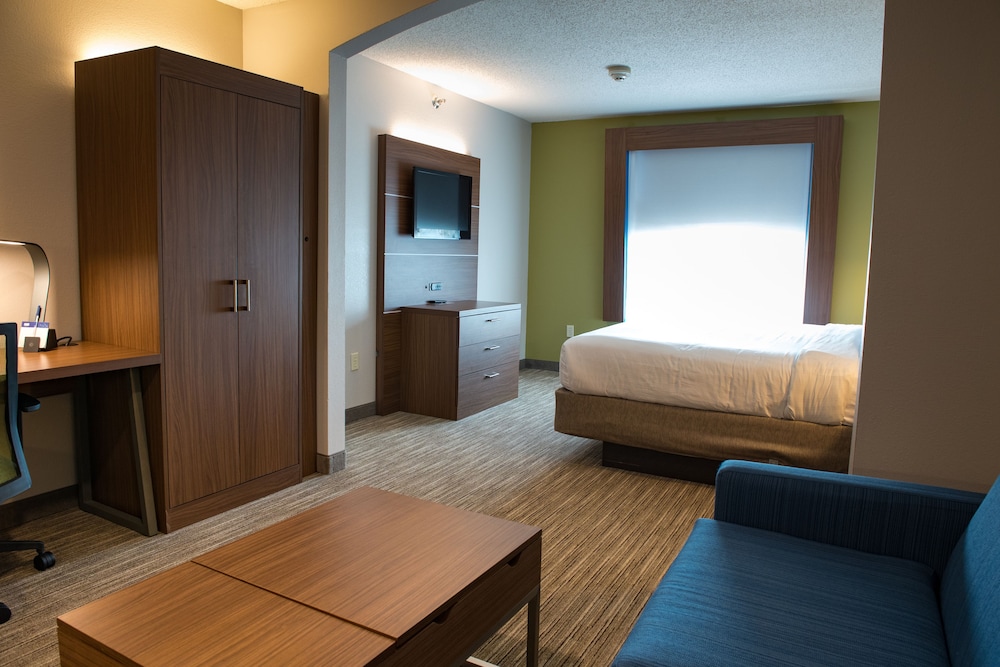 holiday inn express and suites elkhart an ihg hotel