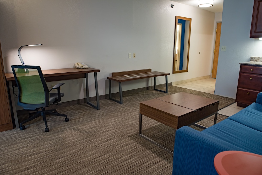 holiday inn express and suites elkhart an ihg hotel