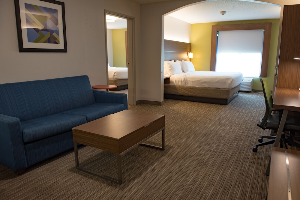 holiday inn express and suites elkhart an ihg hotel