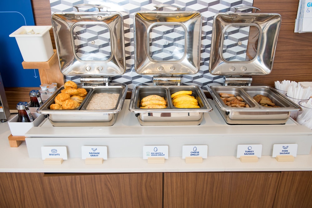 holiday inn express and suites elkhart an ihg hotel