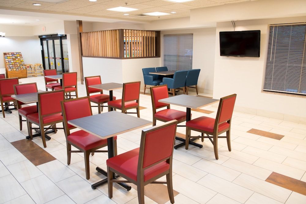 holiday inn express and suites elkhart an ihg hotel