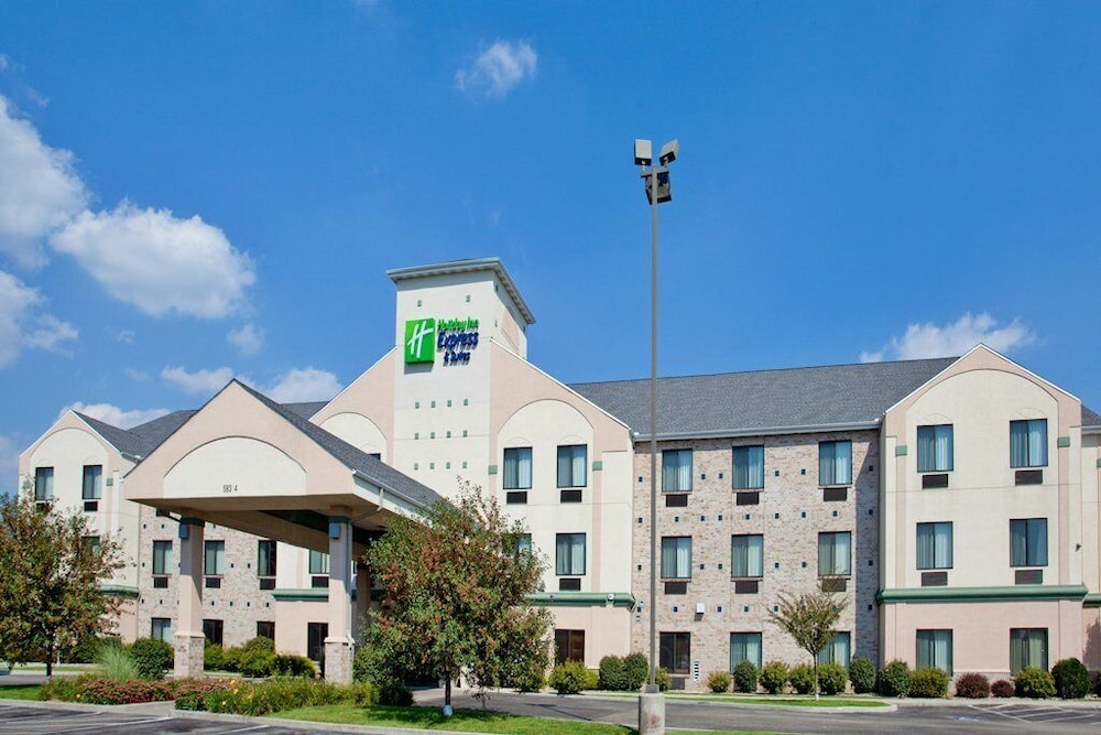 holiday inn express and suites elkhart an ihg hotel