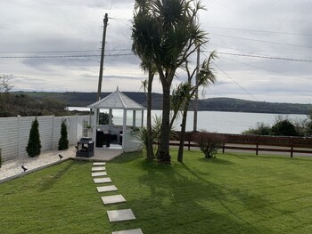 Seaview Cottage On The Island,,3 star