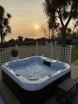 Seaview Cottage On The Island,,3 star