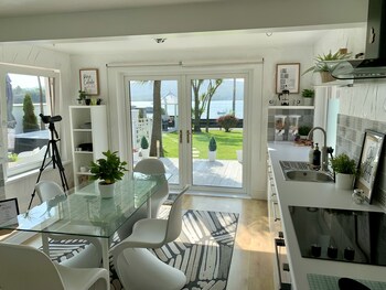 seaview cottage on the island