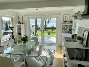 seaview cottage on the island