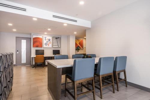 holiday inn express toronto north york by ihg