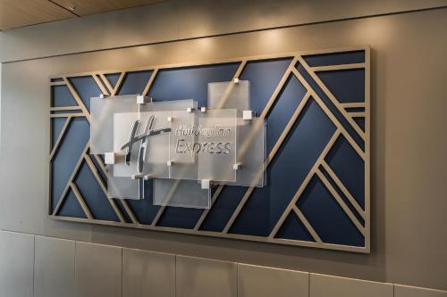 holiday inn express toronto north york by ihg