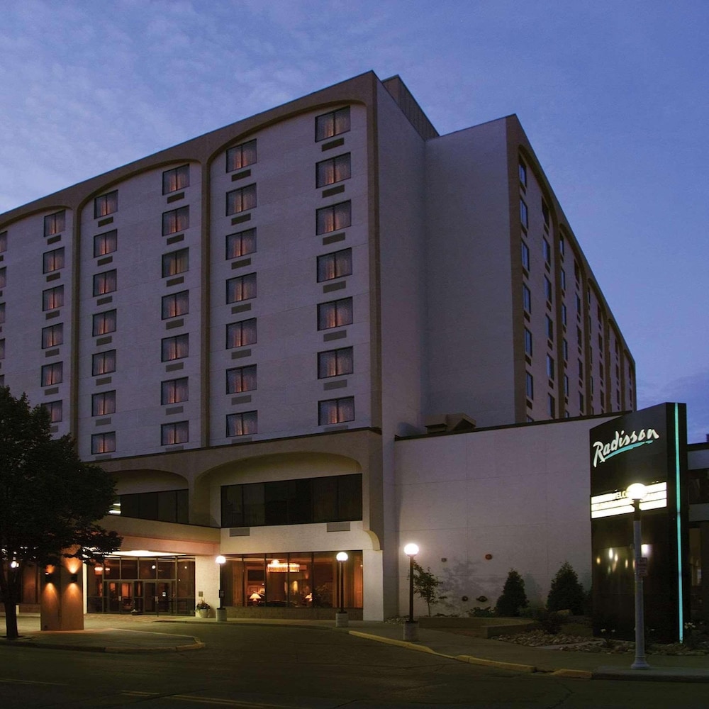 radisson hotel bismarck
