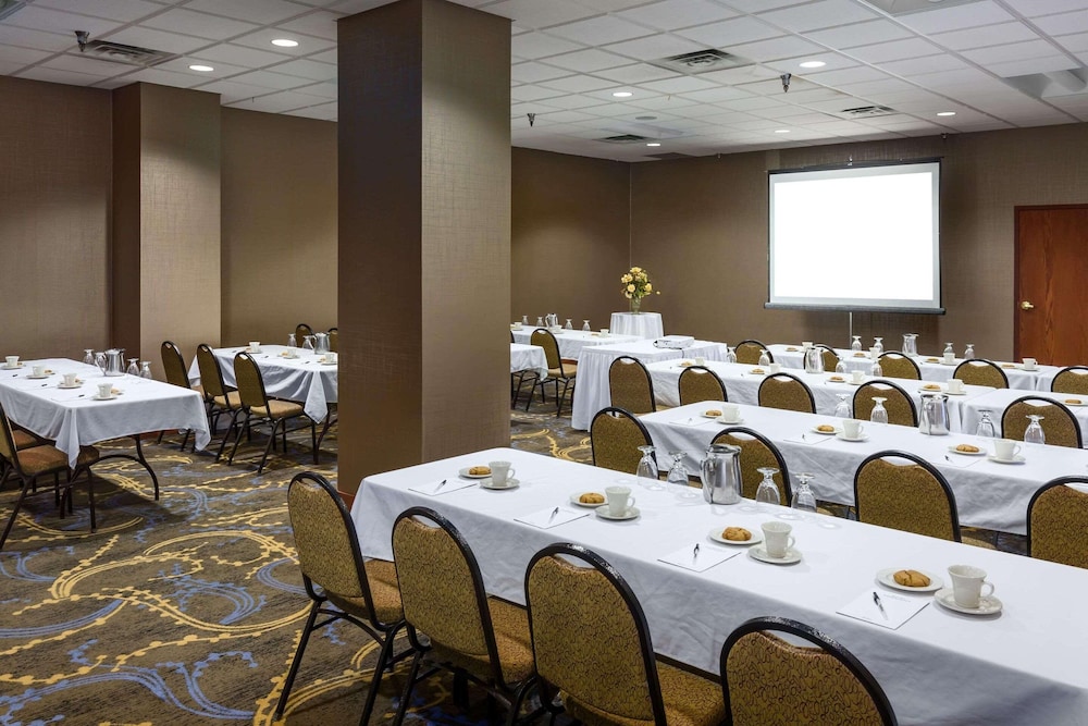 radisson hotel bismarck
