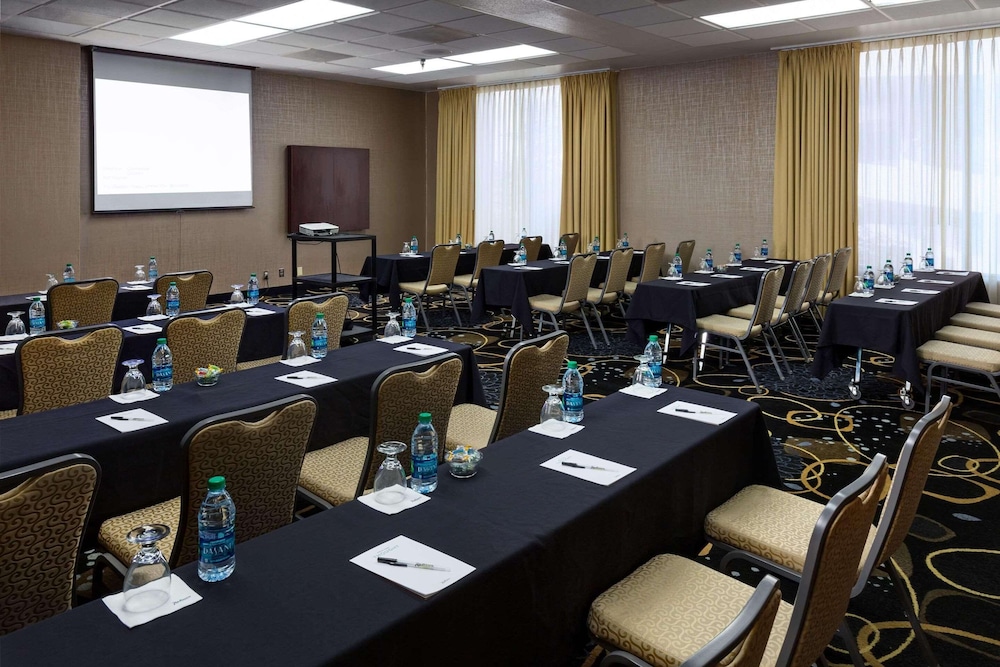 radisson hotel bismarck