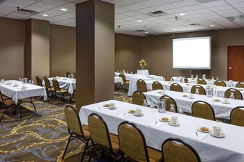 radisson hotel bismarck