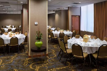 radisson hotel bismarck