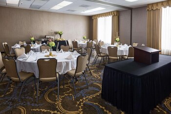 radisson hotel bismarck