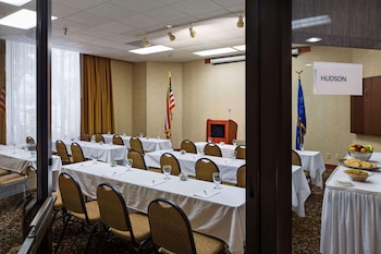 radisson hotel bismarck