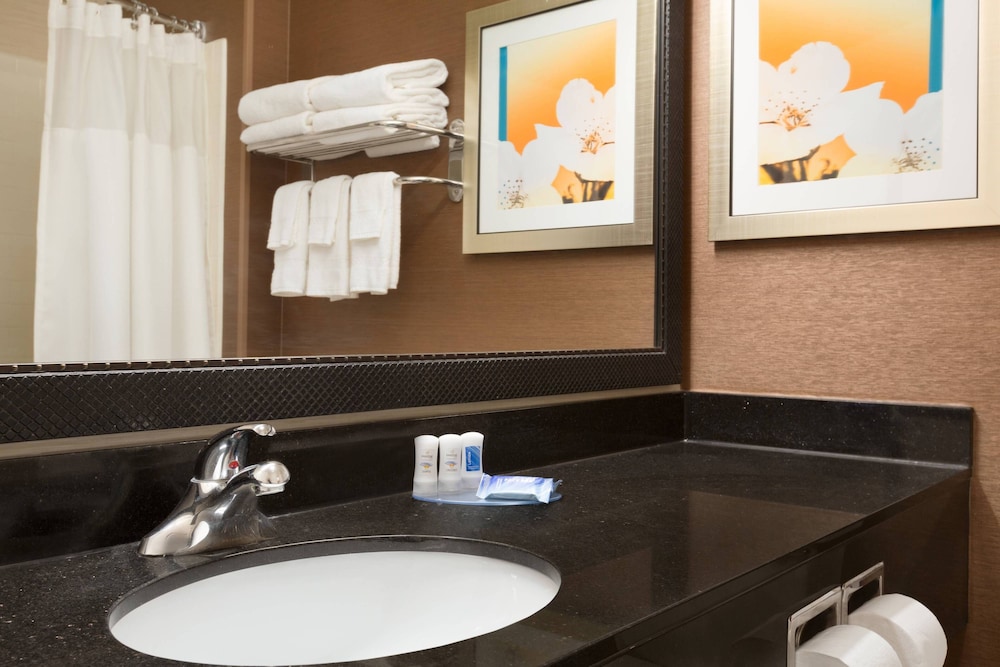 fairfield inn and suites bismarck south