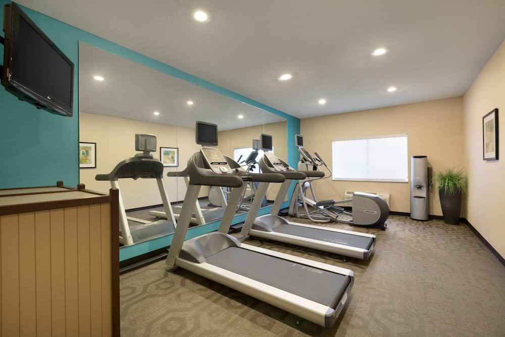 fairfield inn and suites bismarck south