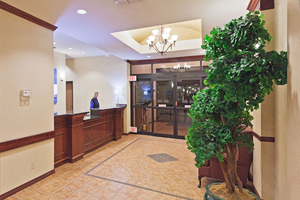 holiday inn express and suites by ihg