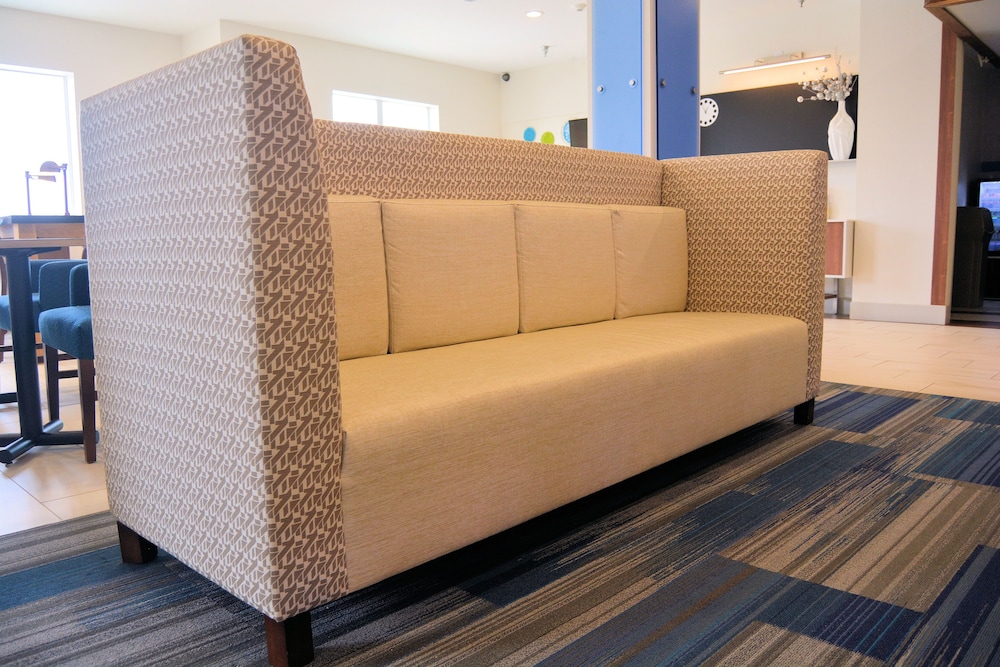 holiday inn express and suites by ihg