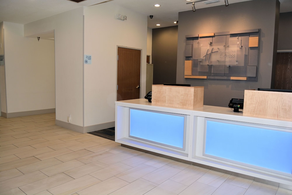 holiday inn express and suites by ihg