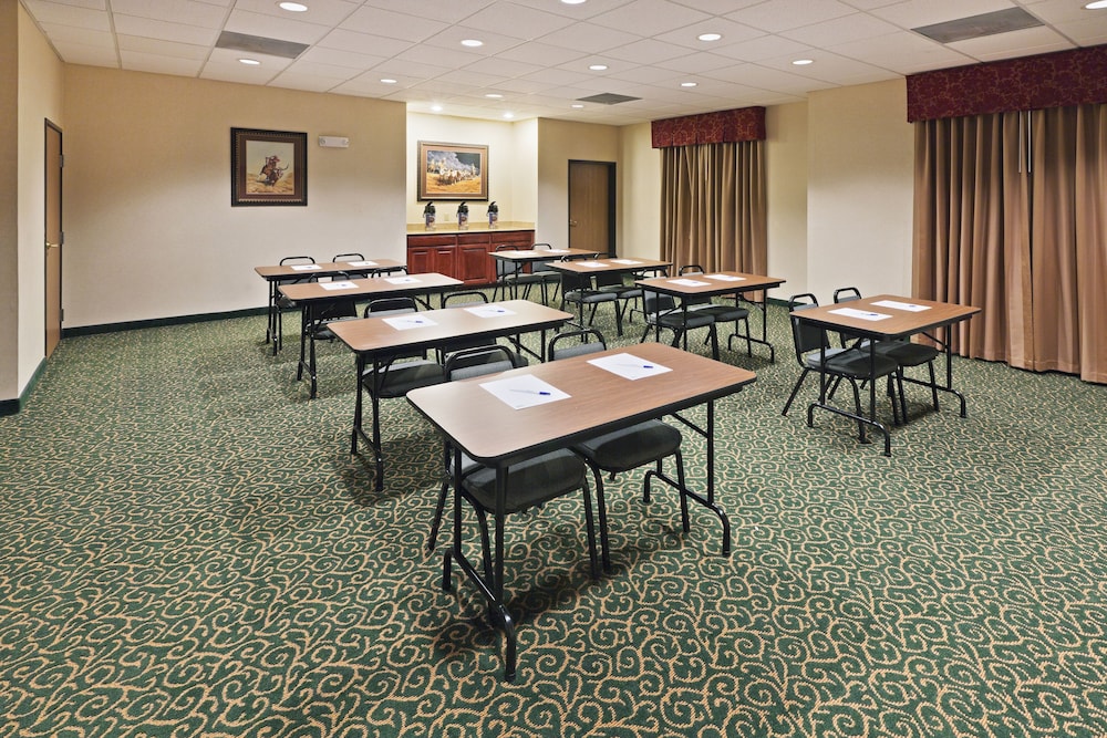 holiday inn express and suites by ihg